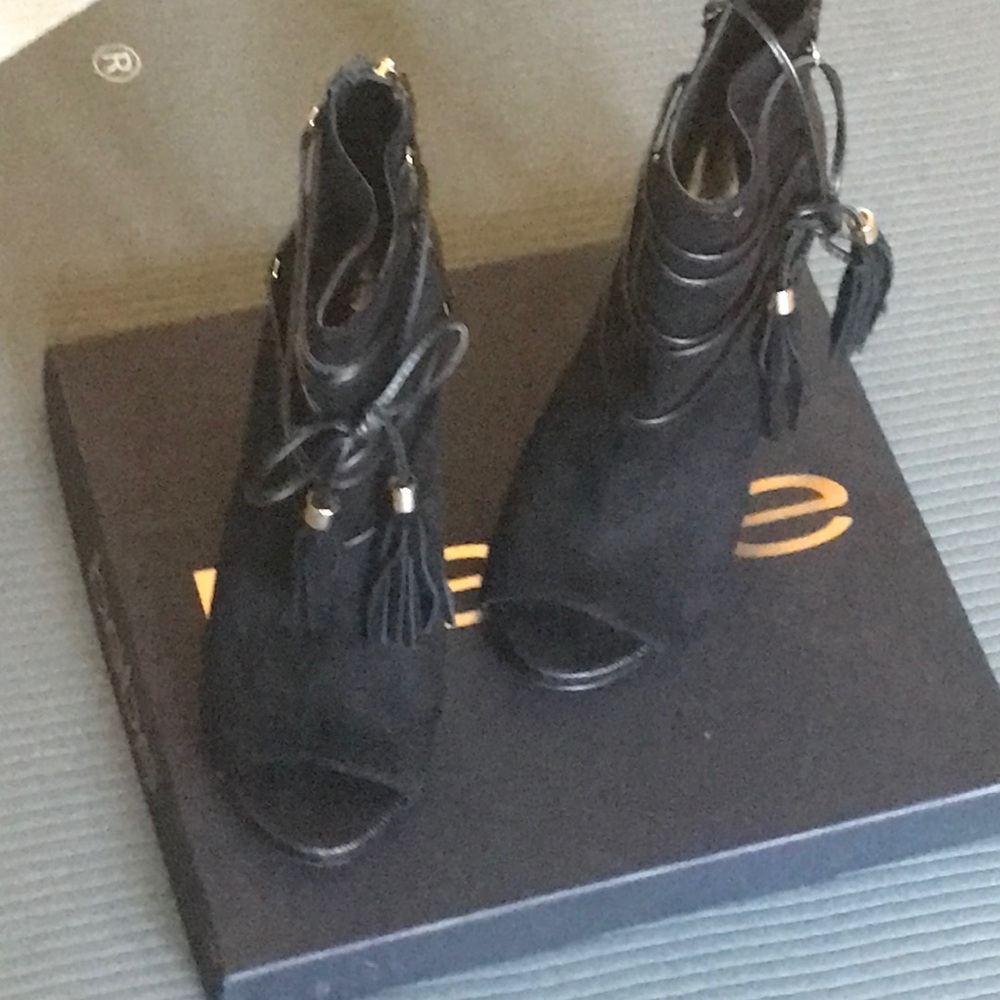 Bebe black booties size 8 worn twice